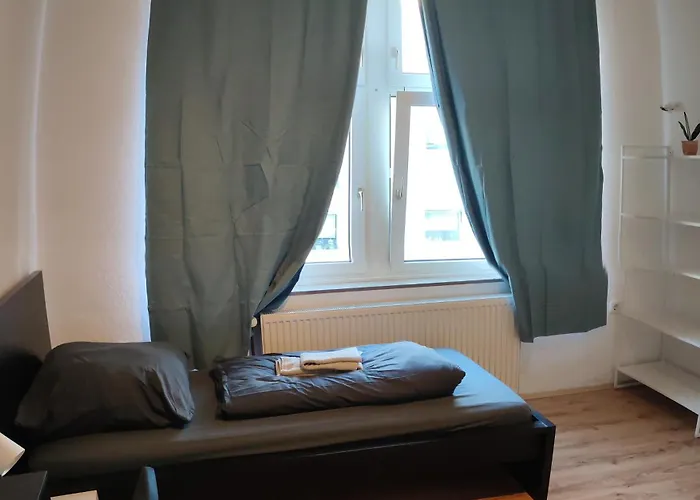 Appartement Charmante Altbauwohnung Im Herzen Der Stadt 4 Personen Solingen