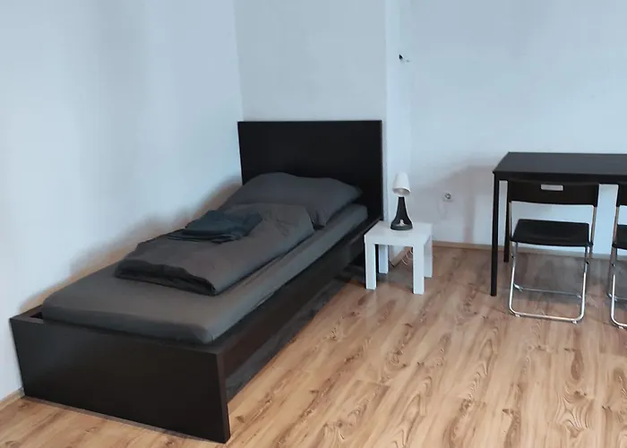 Appartement Charmante Altbauwohnung Im Herzen Der Stadt 4 Personen Solingen